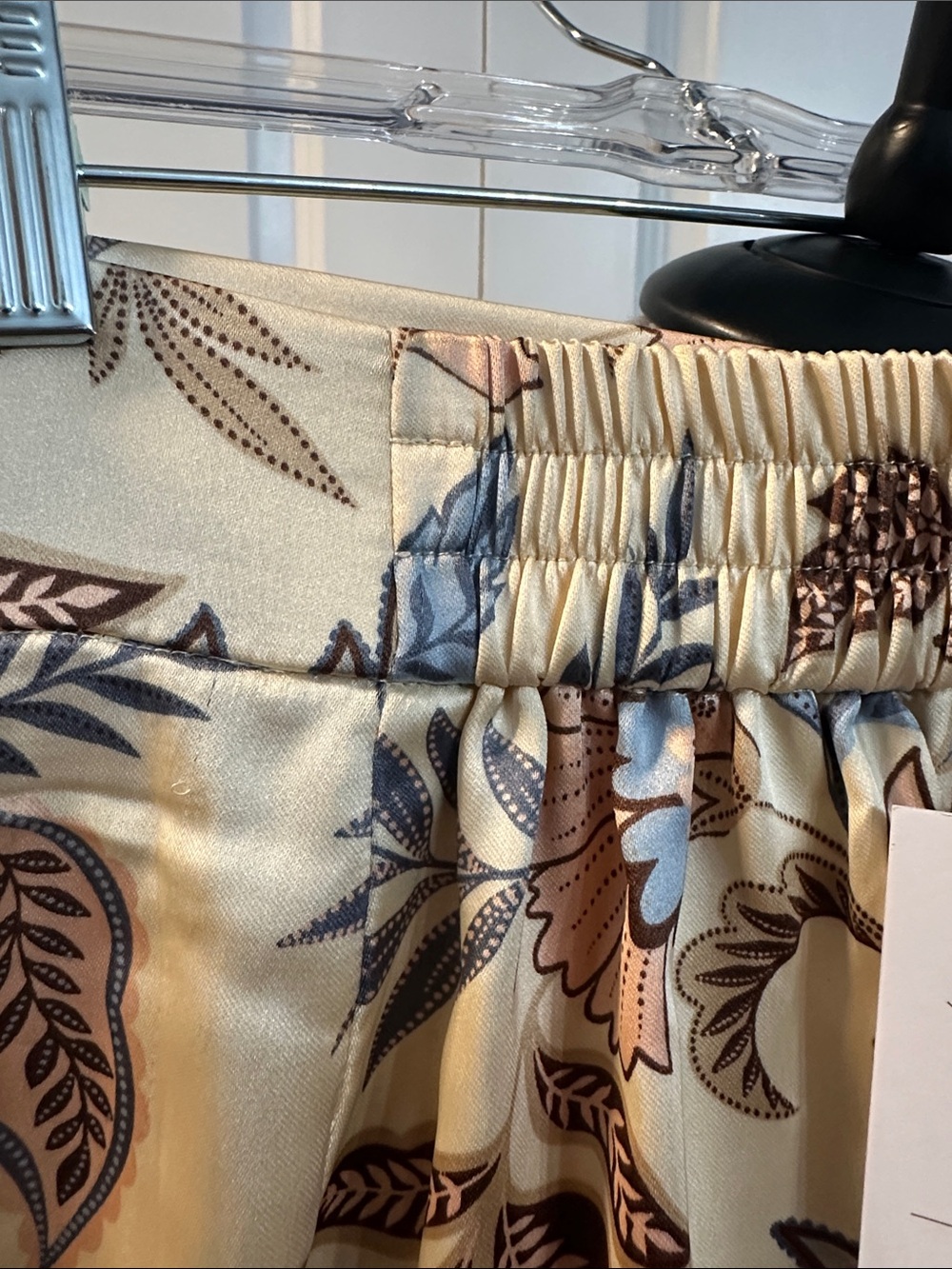 NWT satin pants - Picture 4 of 14